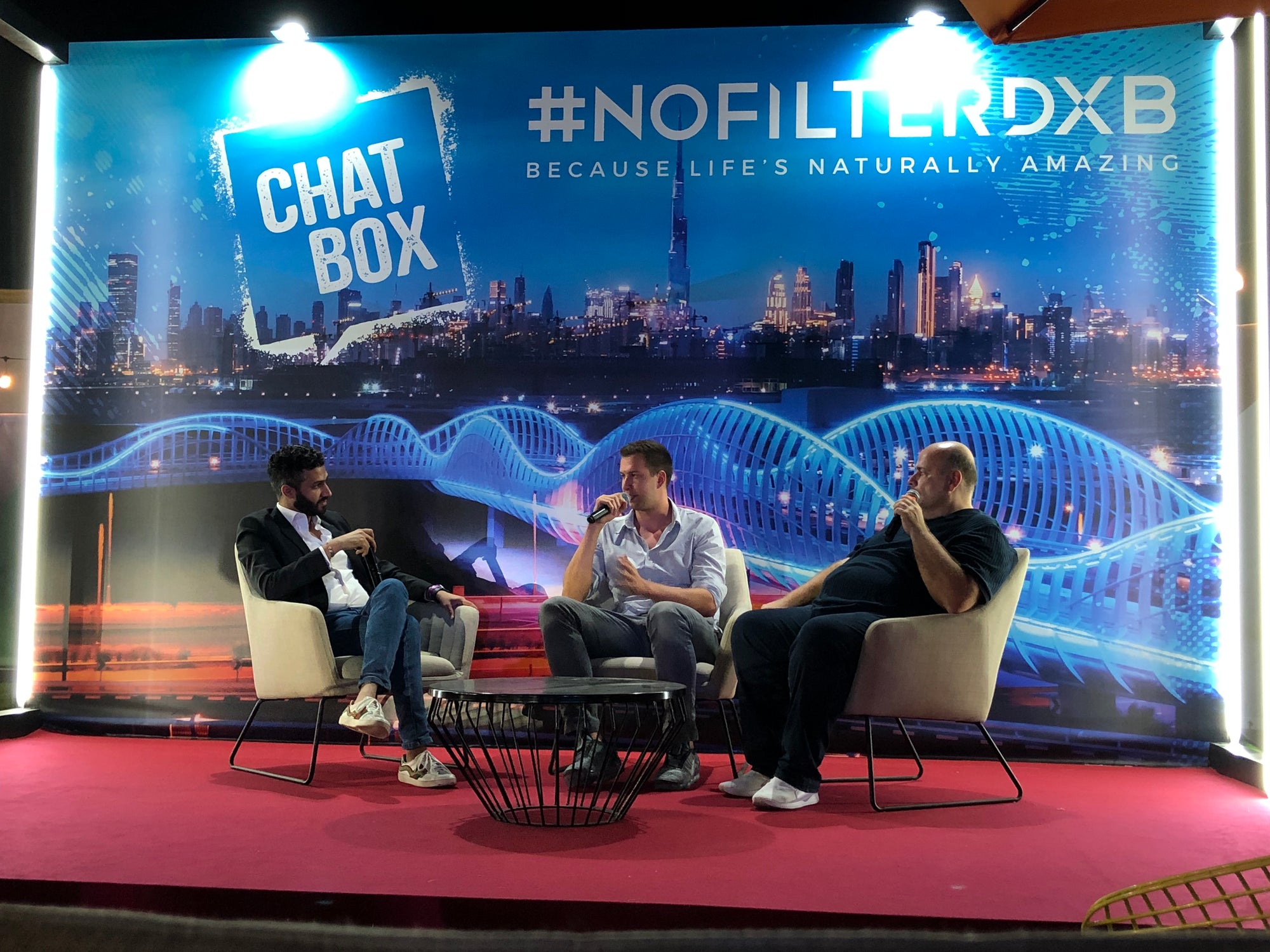 #nofilterdubai Chat Box