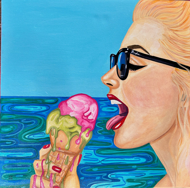 Dame mit Eis am Meer